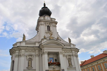 Fototapeta na wymiar Kościół w Wadowicach