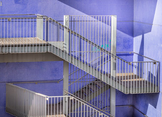 escaliers bleu