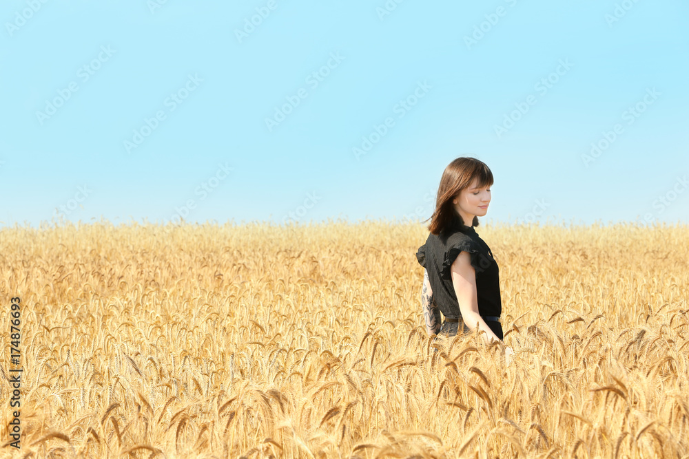 Poster Young woman in wheat field