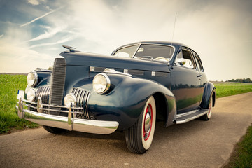 Oldtimer Cadillac Lasalle Coupe 1940, Frontansicht  - obrazy, fototapety, plakaty