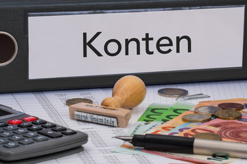 Aktenordner (schwarz) mit Beschriftung Konten