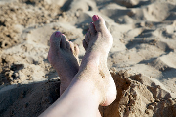 Füße am Sandstrand