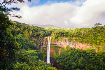 Fototapeta na wymiar Awesome panorama of Chamarel waterfall