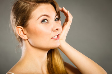 Obraz premium Woman suffering from tooth pain