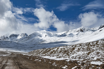 Obraz premium Mountains with snow in winter,Tibet,China