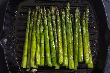 Grilled asparagus on pan