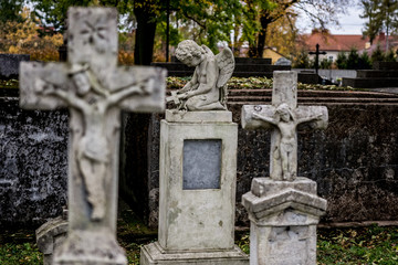 Cmentarz,groby,pomniki. Święto zmarłych