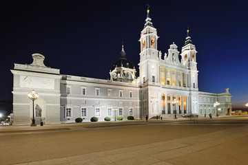Fototapeta na wymiar Catedral de la Almudena- Madrid, Spain