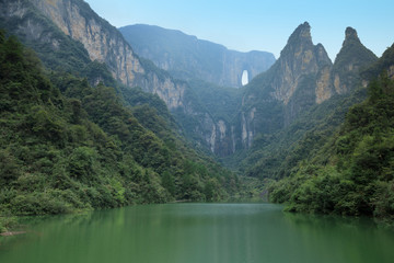 Fototapeta na wymiar mountains landscape in Zhangjiajie china