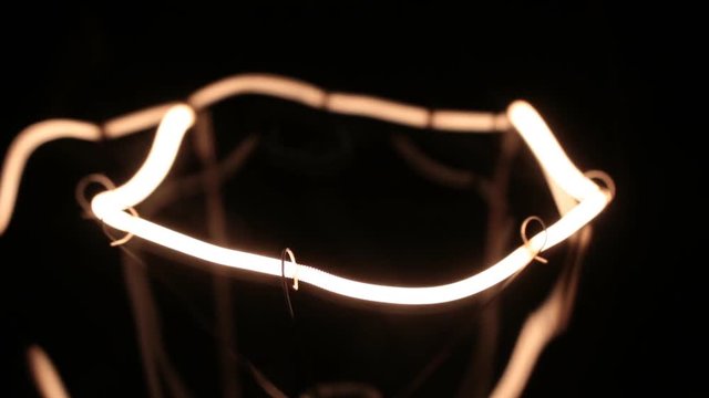 Smooth increase and decrease in power of the incandescent lamp.