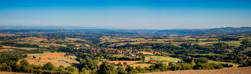 Obraz premium Panorama sur la vallée du Rhône et le Pilat de la Croix Régie