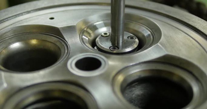 Valve seat of cylinder cover restored by milling
