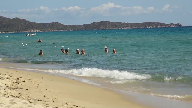 acquagym sport ginnastica in acqua sulla spiaggia