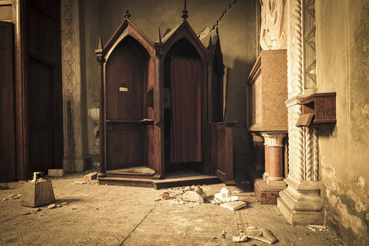 Confessionale Abbandonato Chiesa