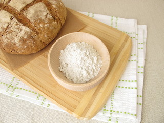 Roggenbrot und Roggenmehl