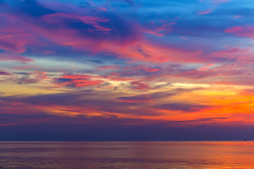 Fototapeta na wymiar dramatic sky with cloud at sunset