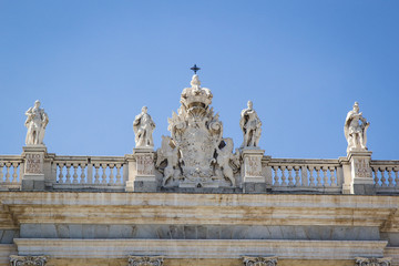 Fototapeta premium Fasada Pałacu Królewskiego w Madrycie, Hiszpania