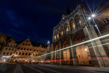 Lichtspuren in der Altstadt von Erfurt bei Nacht