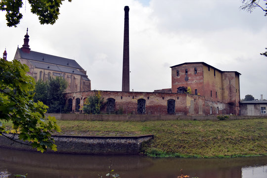 Alte Fabrik an der Elbe in Jaroměř (Tschechien)