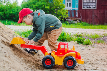 child playing in the sand excavator