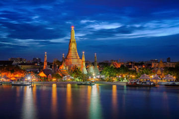Wat Arun and Arun pagoda - obrazy, fototapety, plakaty