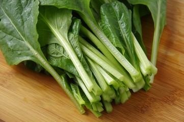 カットした小松菜