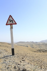 ヨッテク峠の道路標識