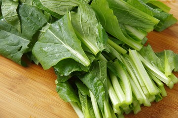 カットした小松菜