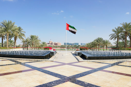 Flagge der Vereinigten Arabischen Emirate in Abu Dhabi