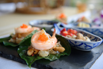 boiled shrimp & pomelo salad wraps with Leafus leaves