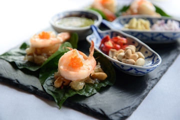 boiled shrimp & pomelo salad wraps with Leafus leaves