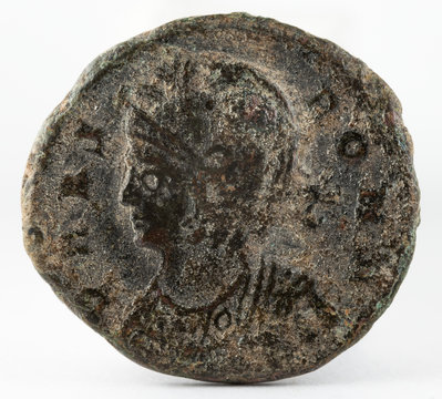 Ancient Roman copper coin. Urbs Roma. Obverse.
