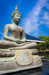 Buddha statue in Gangarama Buddhist