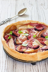 Pears and figs cake