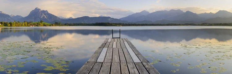 Selbstklebende Fototapete Zen Auszeit und Erholung am See im Allgäu