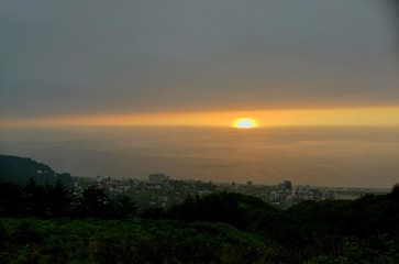 Fototapeta premium colorful sunset on the sea mobile photo