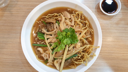 Crispy Noodles with chicken in Thick Gravy