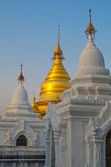 Fototapeta na wymiar Myanmar Mandalay Kuthodaw Pagoda