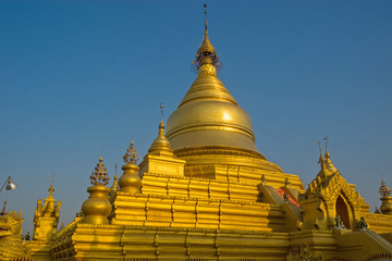 Fototapeta premium Myanmar Mandalay Kuthodaw Pagoda