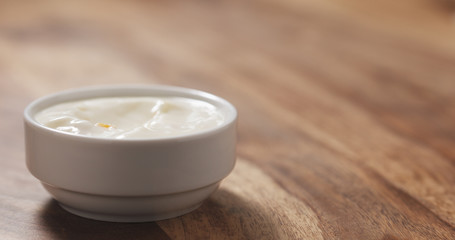 Obraz na płótnie Canvas peach yogurt in white bowl on table