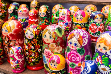 Fototapeta na wymiar traditional russian dolls figures, gift shop