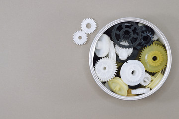 can with plastic gears