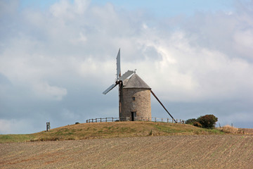 moulin dans la campagne