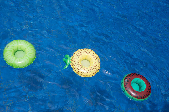 Inflatable Cocktail Drink Holders In The Outdoor Swimming Pool