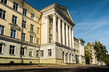 Fototapeta premium building with columns, urban architecture of colonial style