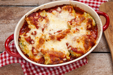 italian lasagna rolls with tomatoes spinach and ricotta cheese