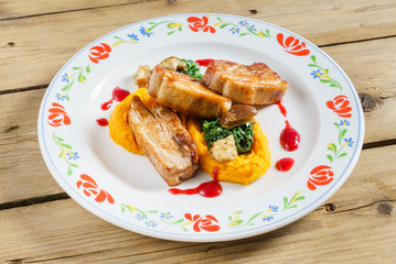 grilled ribs with pumpkin puree