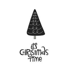 Türaufkleber Es ist Weihnachtszeit - handgezeichnete Weihnachtskarte mit Schriftzug und Neujahrsbaum. Vektor-Illustration © Oksana Stepova