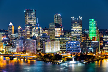 Fototapeta na wymiar Pittsburgh downtown skyline by night. Located at the confluence of the Allegheny, Monongahela and Ohio rivers, Pittsburgh is also known as 
