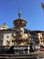 Fototapeta premium Trydent katedra miasto fontanna plac architektura pomnik historii
